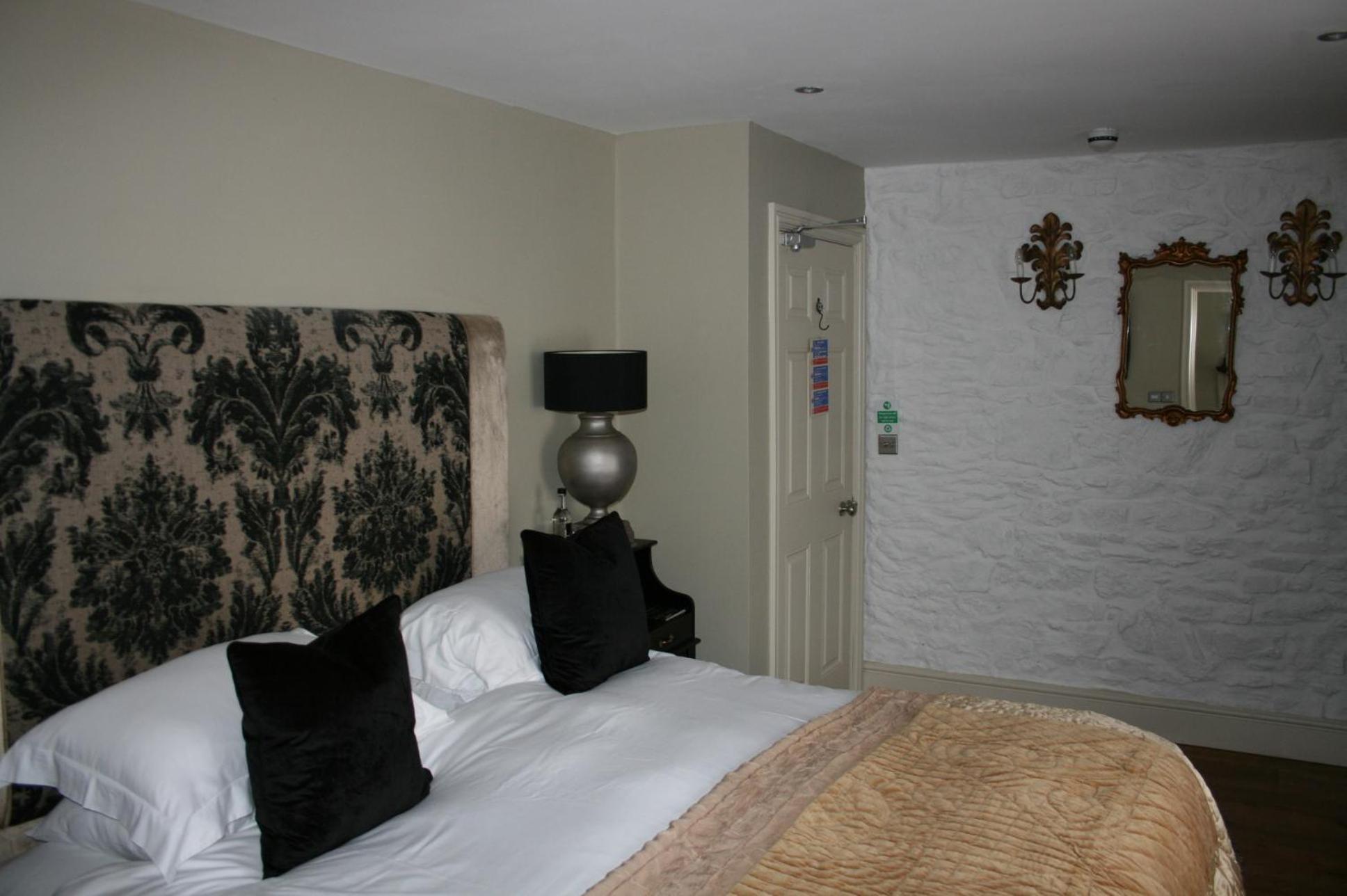The New White Lion Hotell Llandovery Exteriör bild